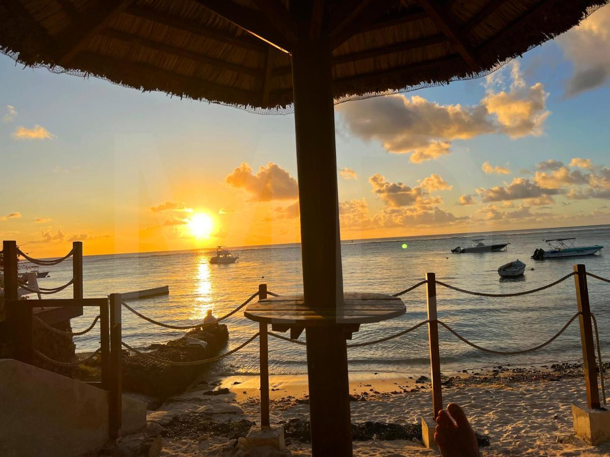 Caro'S Beachfront Trou aux Biches Exterior foto
