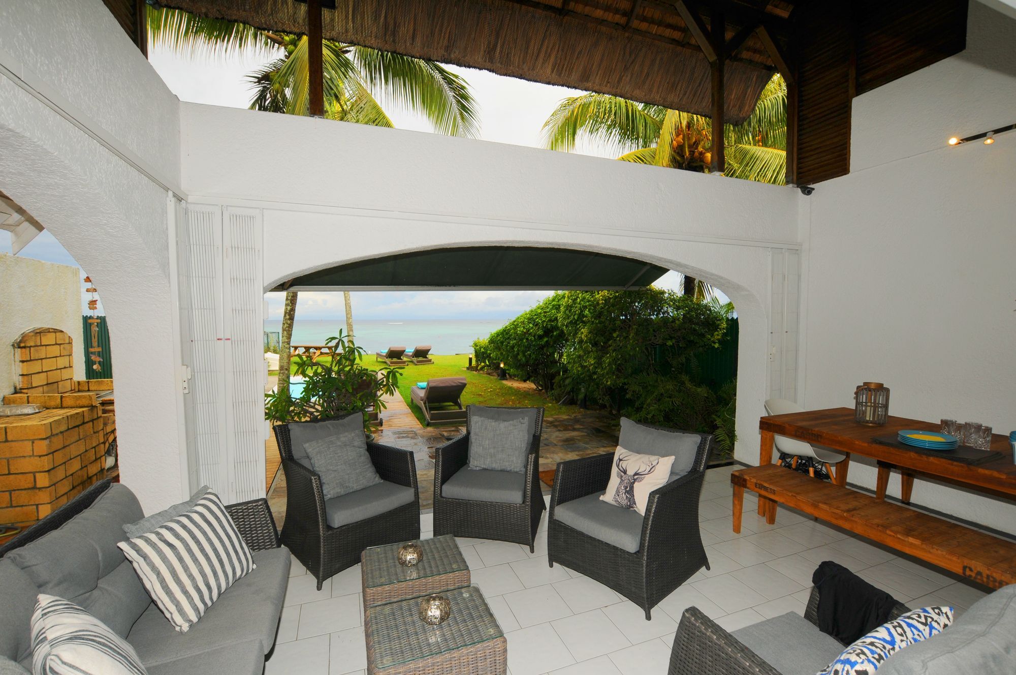 Caro'S Beachfront Trou aux Biches Exterior foto